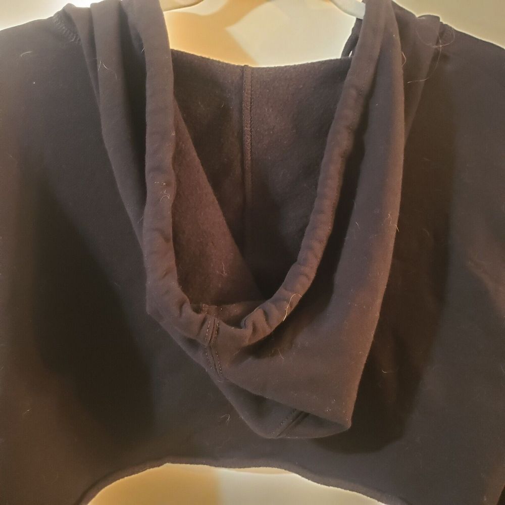 3/$25 Urban Outfitters UO Benny Heartbreaker Black Cropped Hoodie Sweatshirt Med - Picture 6 of 6